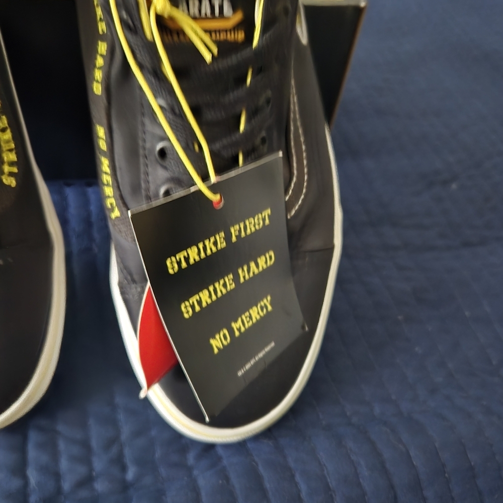 Vans Old Skool Cobra Kai Strike First Men Yellow Black White Rare 122025 - Picture 5 of 10